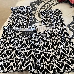 HUE Black and White IKAT Cotton Capri Leggings Size Large NWT